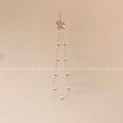 Purple forest。冰盐白啵啵花花手机链ccd挂链～珍珠质感猫眼米珠