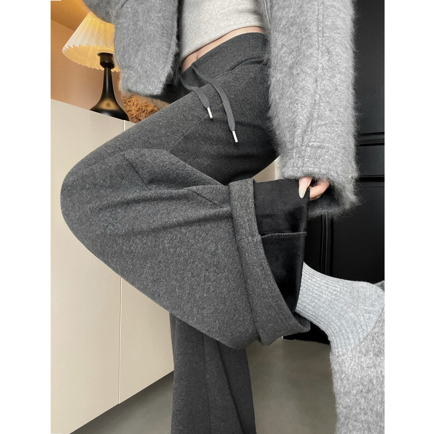 灰色加绒裤子女2025冬新款加厚高腰直筒裤秋冬垂感休闲阔腿运动裤