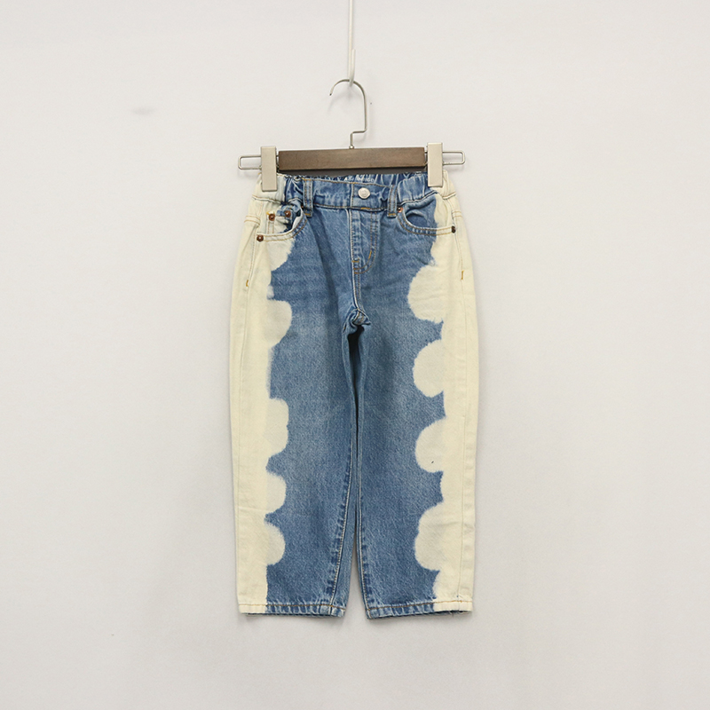水洗不对称晕染腰部字母牛仔裤