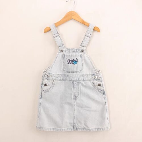 夏款童装   女童纯棉口袋字母爱心背带牛仔连衣裙   DD