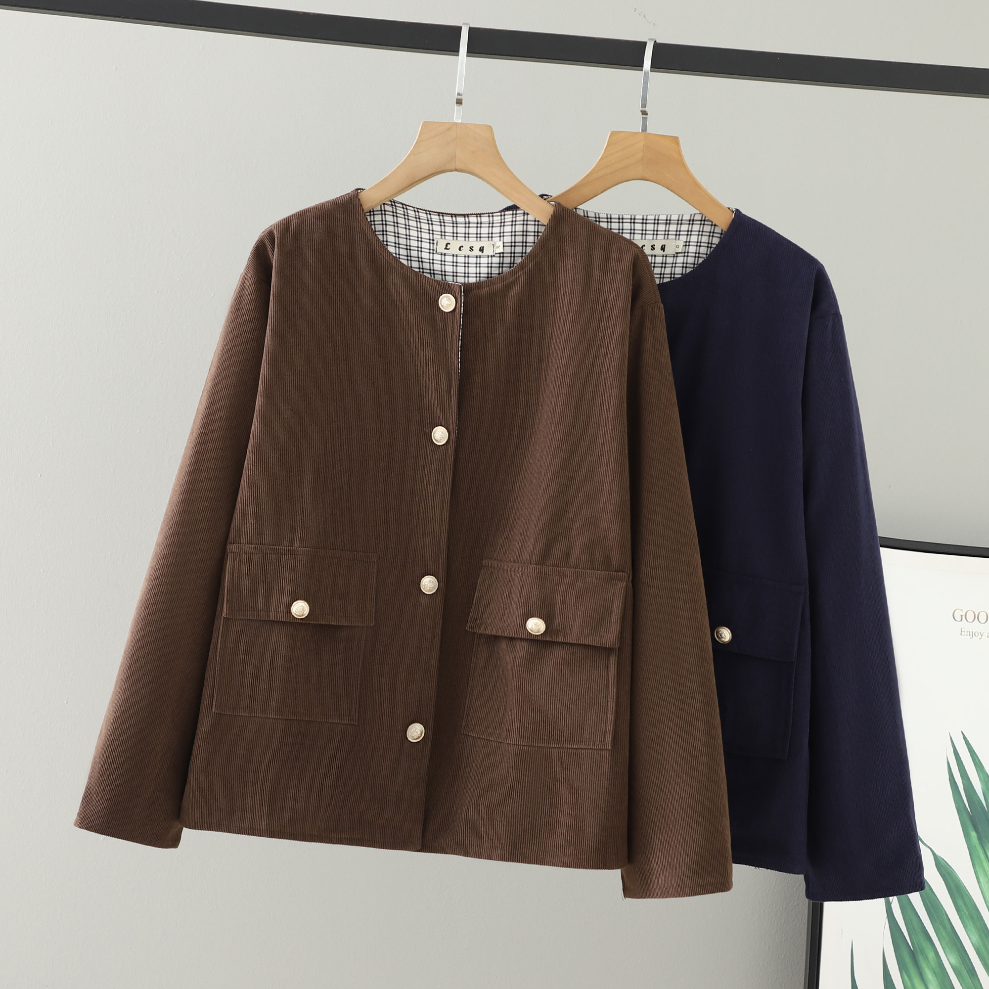 2026大码女装胖妹妹新款春装中年圆领上衣格子拼接双口袋女外套