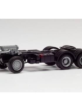 Herpa拼装 1:87 085120 依维柯Trakker 6x6三轴底盘 含2套