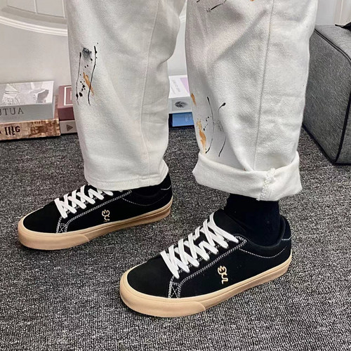 极路客男女款黑白北斗星极简专业耐磨减震运动滑板鞋