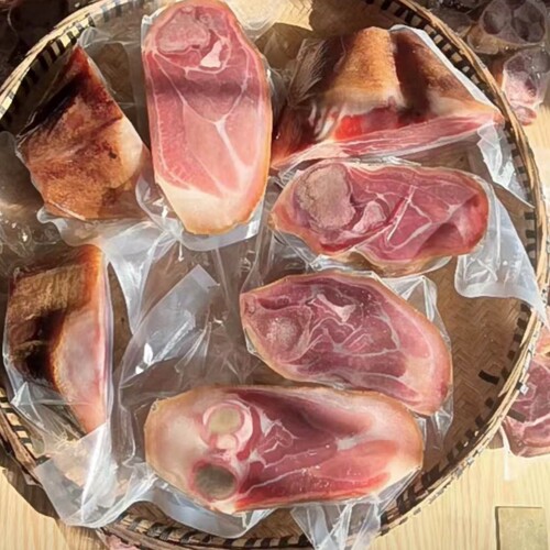 诺邓小胡子火腿金钱腿，可炒、蒸、炖。软糯不腻。