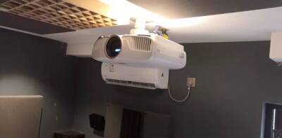 案例：遂宁射洪县EPSON TW8400投影机+7.2.2音箱+卡拉OK