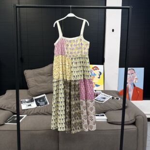 现货章章 重工多色拼接印花吊带连衣裙 巴黎书刊