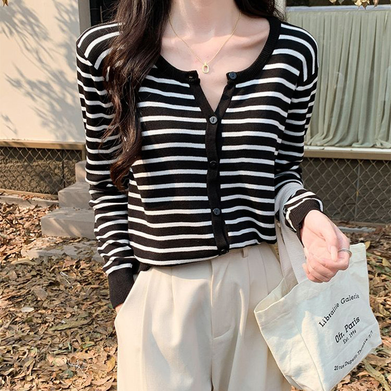 韩系穿搭女装条纹纽扣开衫针织衫毛衣温柔风女款长袖春夏季上衣