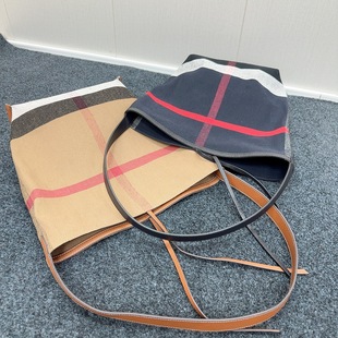 实用主义黄麻料单肩水桶包大容量极简风通勤包单手提百搭托特包