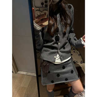 FILLE｜大波点针织套装 miu系叠穿千金风撞色开衫半身裙两件套