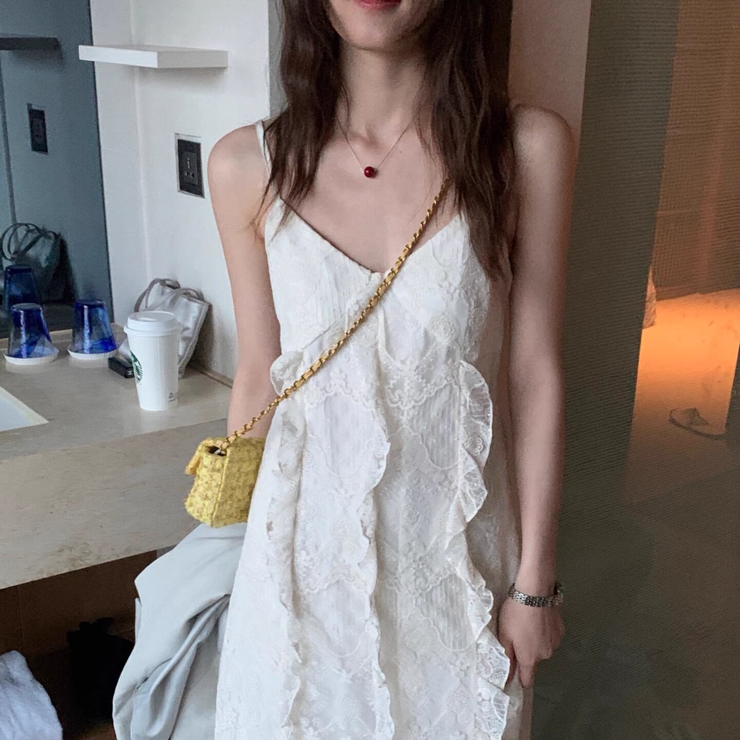 气质度假风仙女刺绣蕾丝吊带裙图片