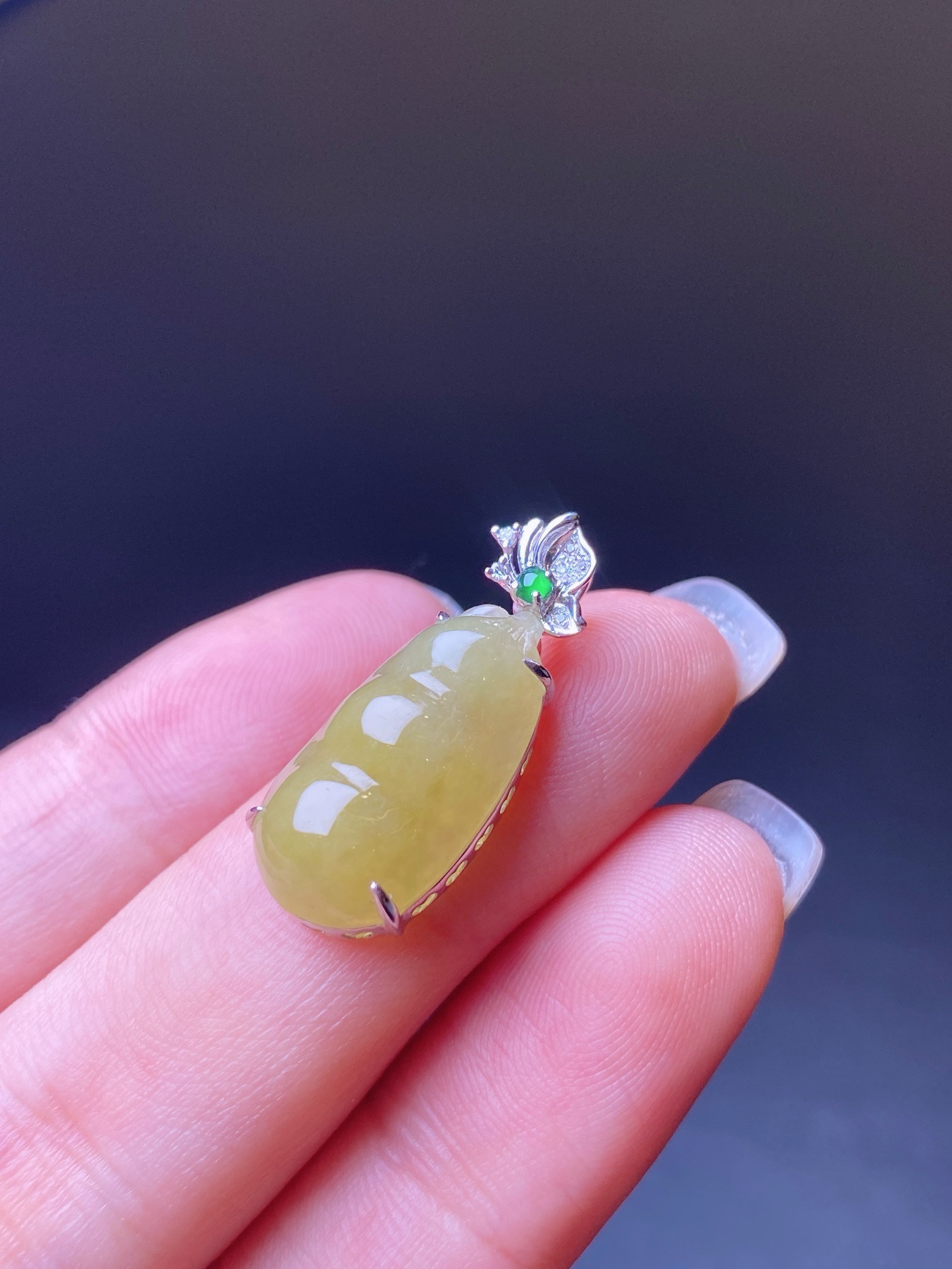 天然缅甸翡翠冰糯种黄翡四季豆吊坠挂件18k金镶嵌