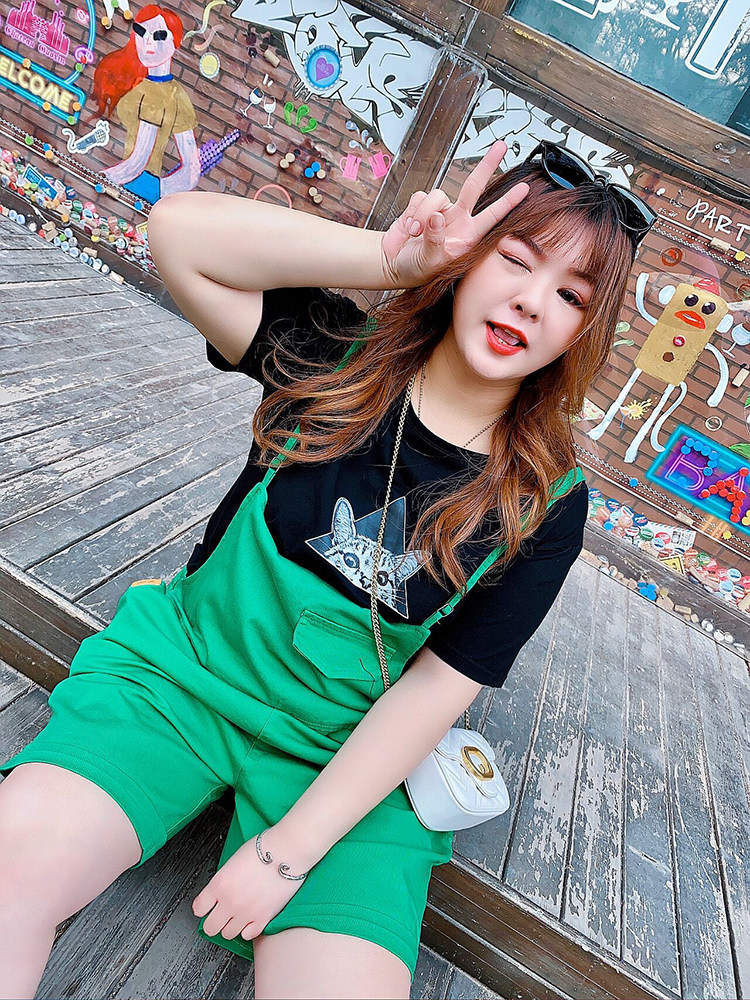 300斤休闲百搭背带短裤胖妞显瘦时尚减龄大码女装胖妞宽松连体裤