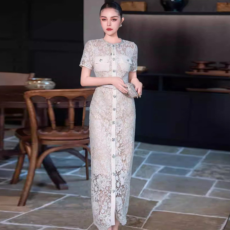 现货2024早秋新款象牙白甜美钻饰蝴蝶结蕾丝连衣裙