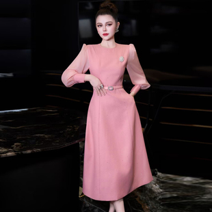 轻奢优雅风粉色泡泡袖圆领收腰中长款气质礼服连衣裙秋冬长袖礼服