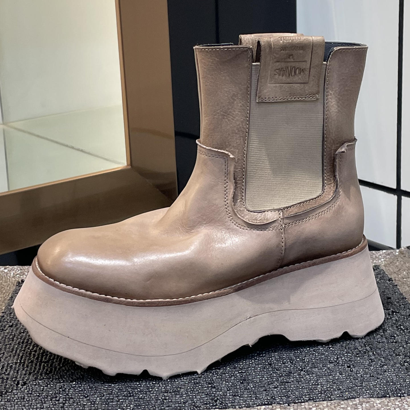 短靴+厚底+增高+复古+中筒