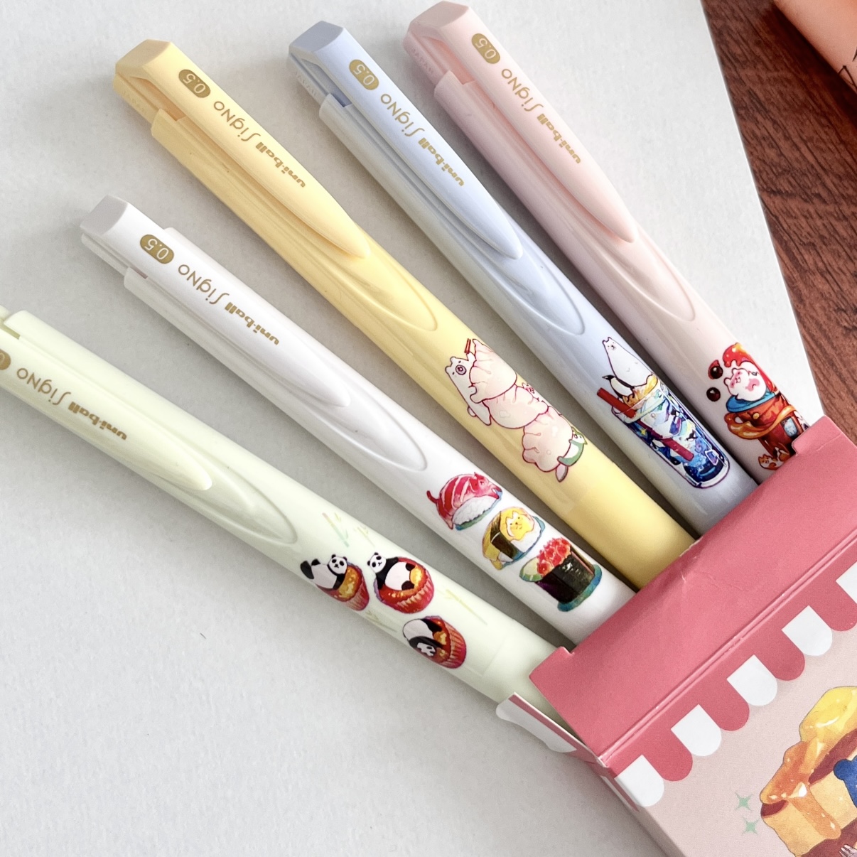 日本uni三菱中性笔UMN-185美食馆按动式UMN155限定款黑色笔低阻尼