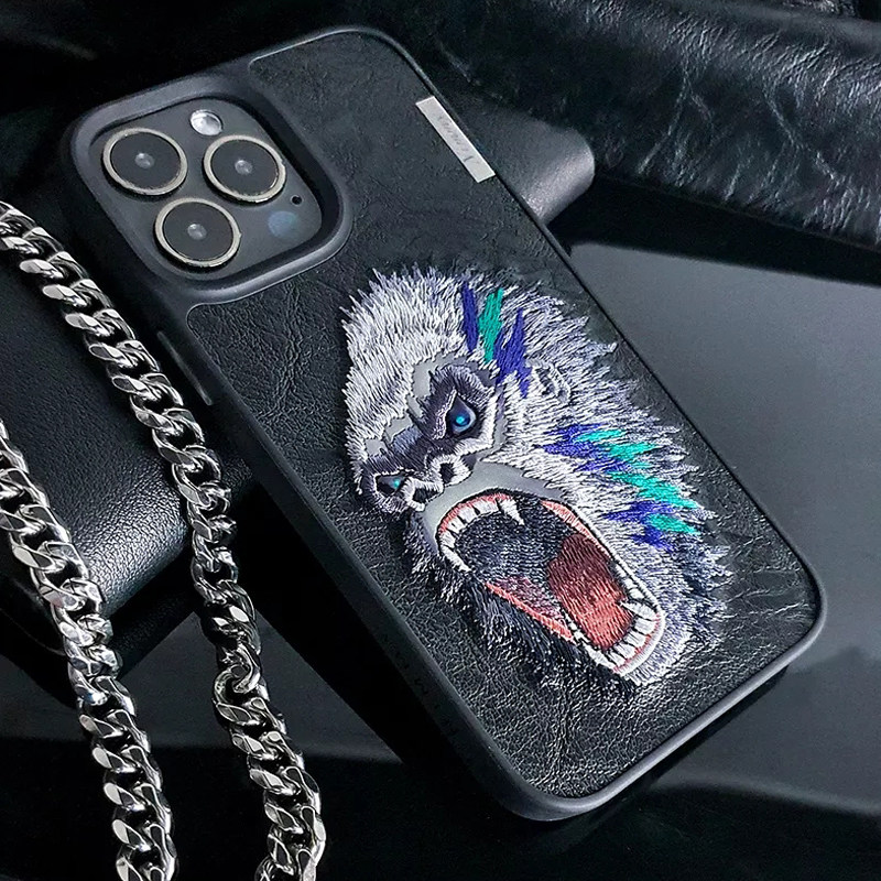 Nimmy你米 适用于苹果iPhone 15 pro max手机壳刺绣工艺大猩猩皮质防摔暗黑色iphone 15 pro保护套