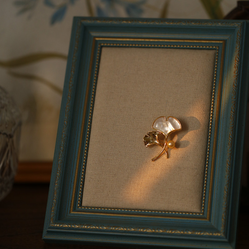 晚秋丨天然珍珠白蝶贝胸针