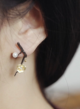 傲雪寒梅丨软语设计古典美学纹理枝丫小梅花S925纯银烧黑艺术耳钉