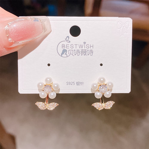 实拍可爱花朵耳钉女气质网红感耳环新款小众设计感轻奢耳饰