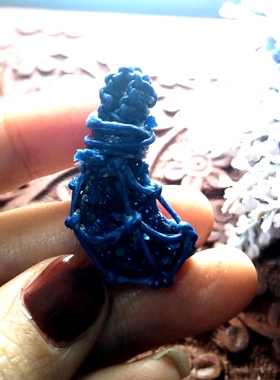 福百瑞原创天然宝蓝电镀晶簇月亮水晶原石网兜蜡绳项链