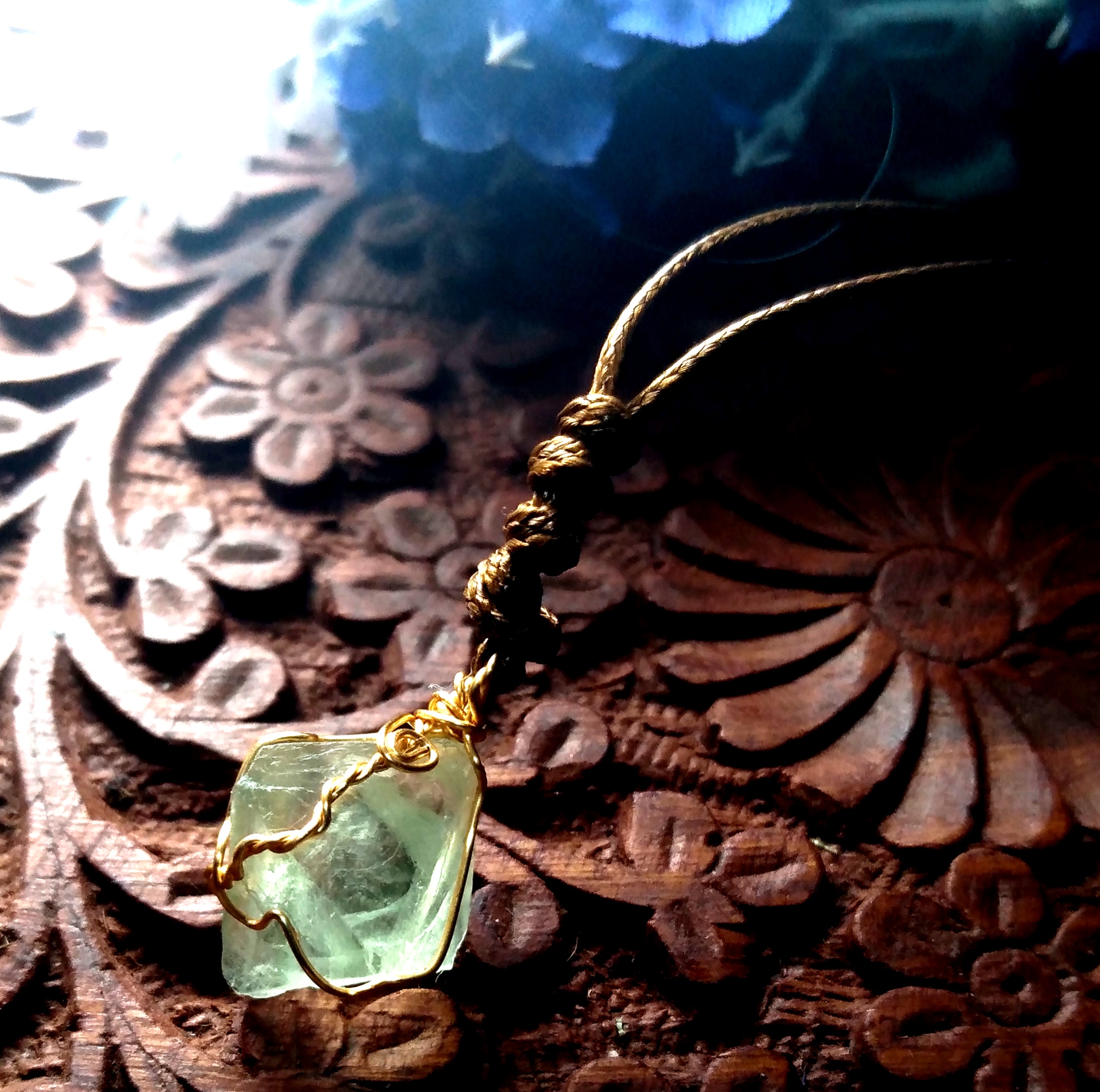 福百瑞珠宝 天然八面萤石原石缠绕手作蜡绳吊坠