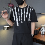 黑色