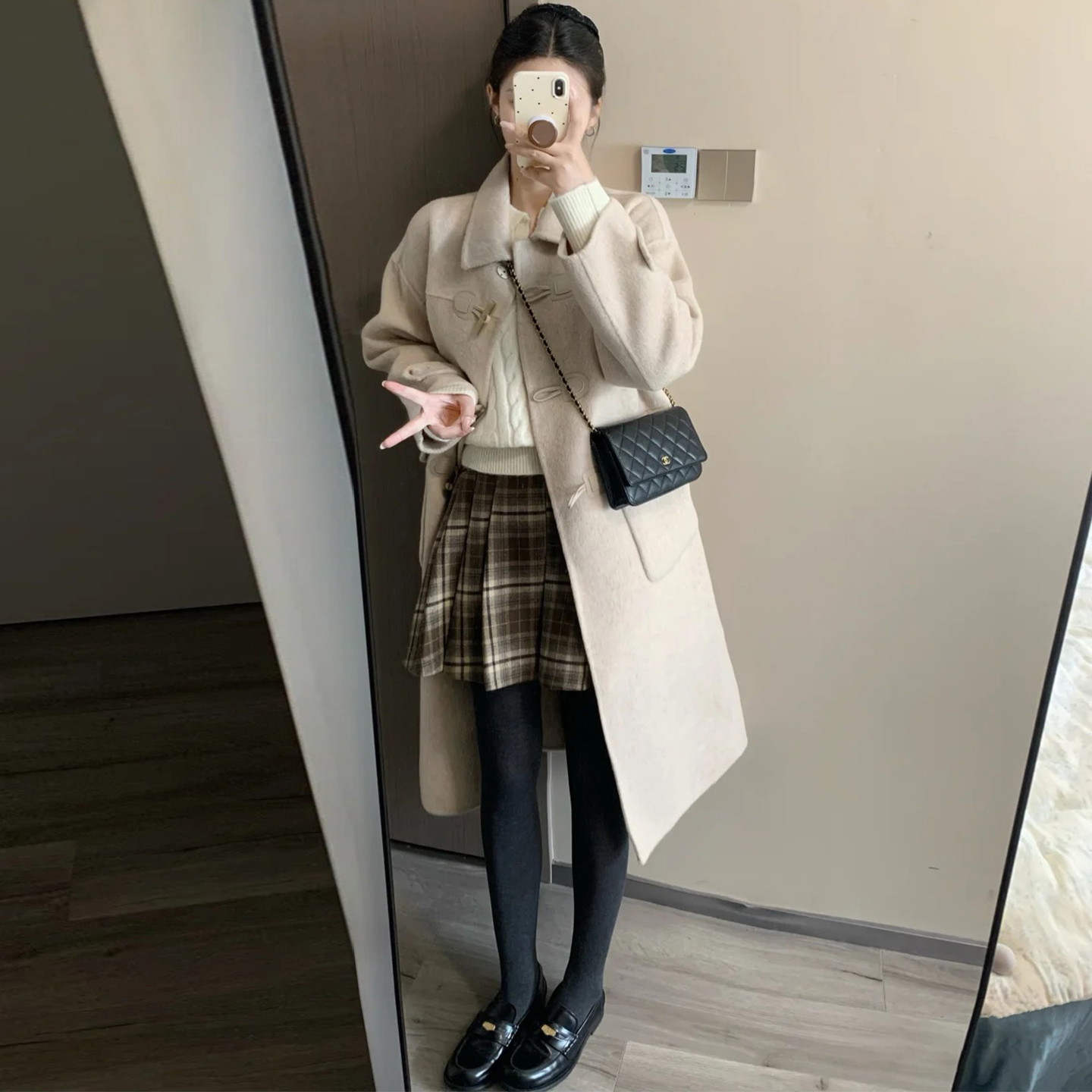 学院风牛角扣米白色毛呢外套