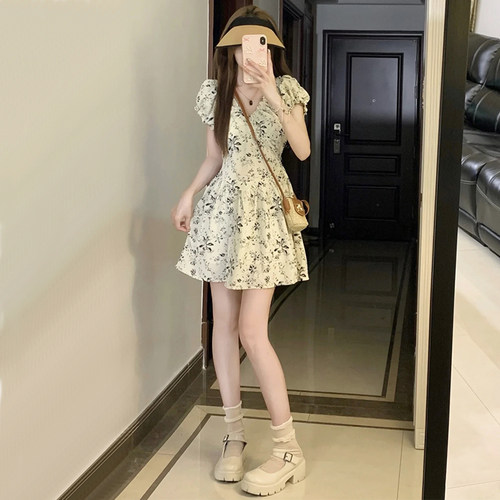 小个子法式温柔风V领碎花连衣裙