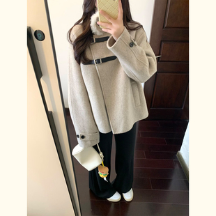 温柔风米灰色立领毛呢外套女秋冬韩版小个子短款皮扣设计呢子大衣