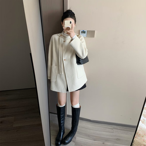 韩系温柔风小个子米白色毛呢外套