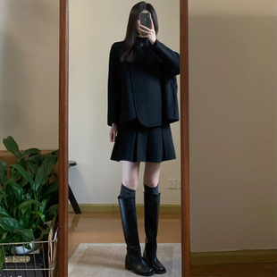 法式复古黑色毛呢套装女秋冬宽松外套高腰显瘦百褶裙极简风两件套