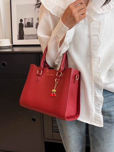 Красная модная сумка для невесты