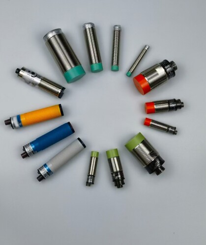 接近传感器开关E2E-X5ME1-Z X1R5E1 X3D1-NX7D1 X10ME1X2E1