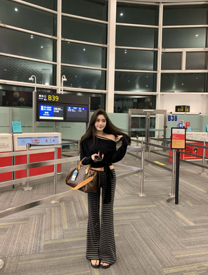 MIDO家 2026新款韩版时尚百搭显瘦气质斜肩绑带防晒长袖T恤