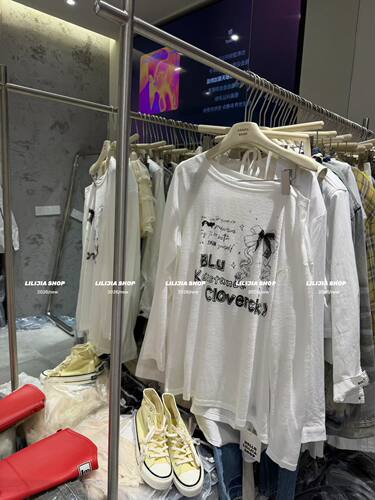 MIDO家 2026春新款韩版时尚百搭设计感拉肩宽松蝴蝶结字母印花T恤