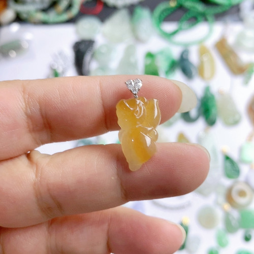 18k金镶天然翡翠A货冰胶黄翡蝴蝶仙子吊坠