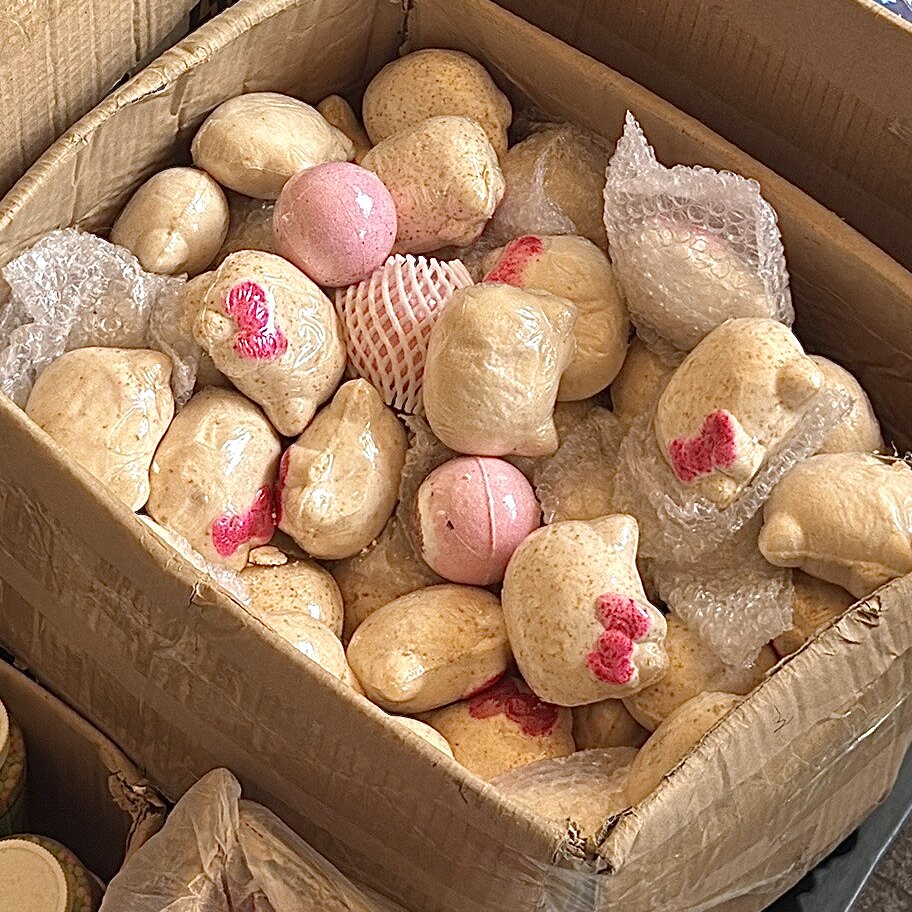 超大一颗好萌 hellokitty造型香薰精油浴盐球保湿滋润泡澡泡脚