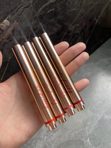 悦芙媞丝印雾感唇膏2g小细管