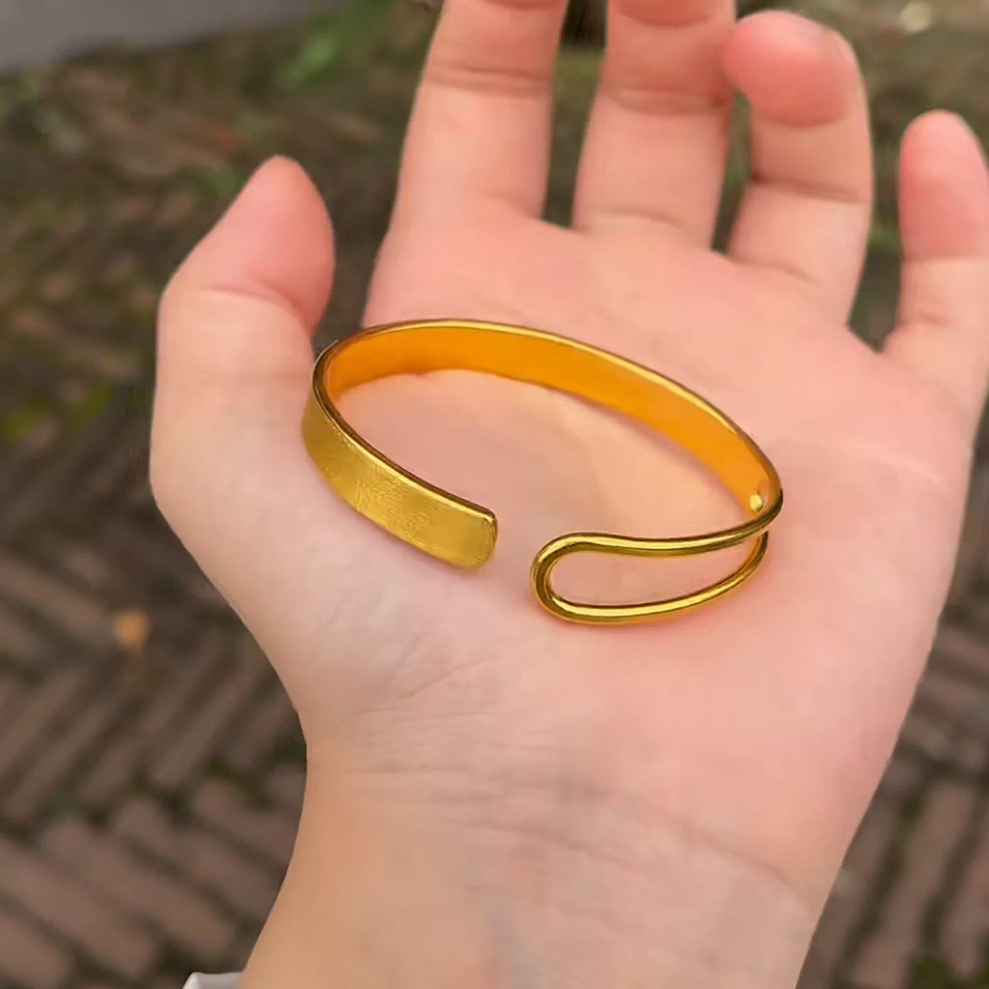 极简风金色镂空拉丝几何手镯女款