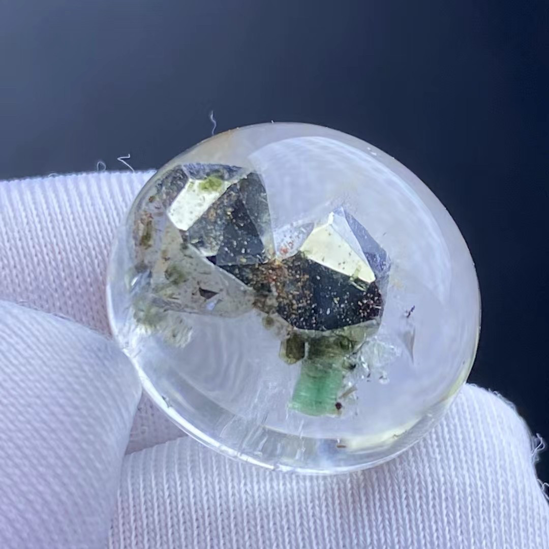 天然水晶全包裹黄铜矿绿矿石共生吊坠 18*16*12mm 5.3克 一物一图