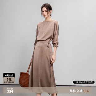 德玛纳静奢风缎面连衣裙女26春秋新款皱感七分袖收腰围裹式中长裙