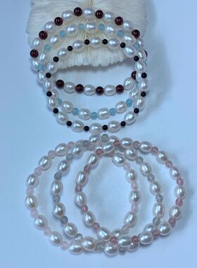 7-8mm天然白色米形淡水珍珠弹力绳手链米珠松紧款手串酒红石榴石