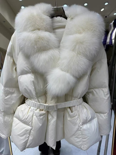 Atu studio超大狐狸毛领2024冬羽绒服女系收腰真毛领高端皮草外套