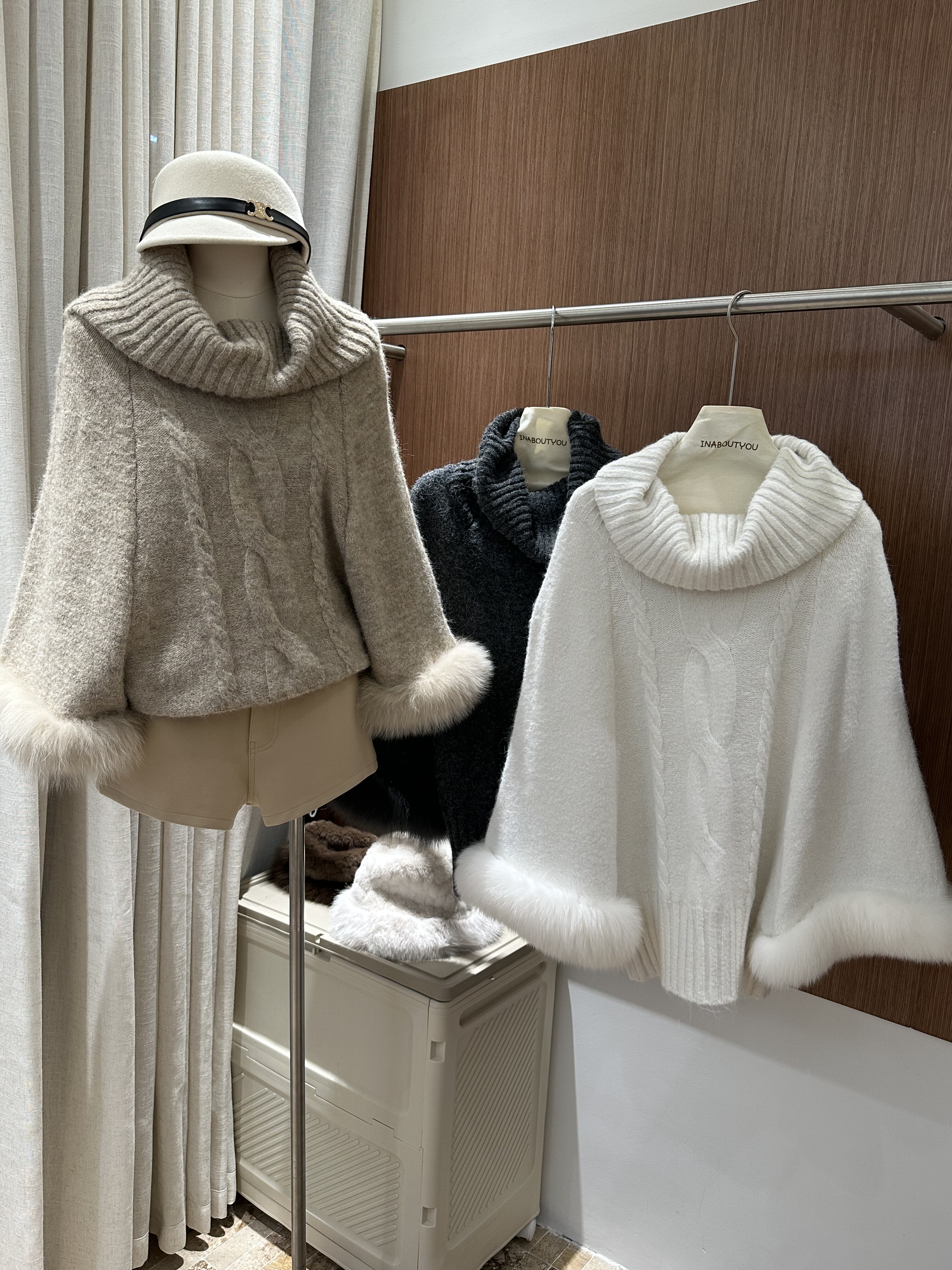 Atu 2025新款韩系慵懒两穿杏咖色狐狸毛袖口针织套头毛衣皮草斗篷