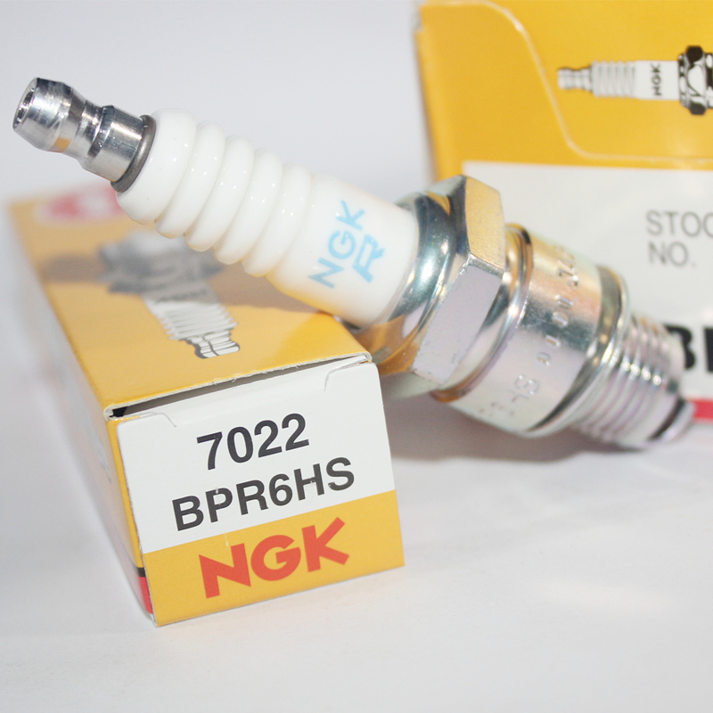 NGK火花塞BPR6HS适用长江750两冲踏板100 90 80 70不倒翁50CC