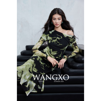 WANGXO｜特殊定制印染闪光网纱｜奢牌配色｜斜肩抽皱印花连衣裙女