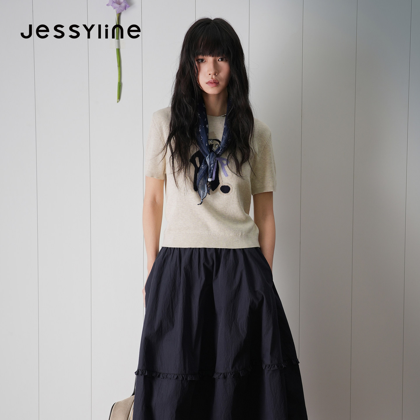 jessyline2026秋季专柜新款 杰茜莱丝巾穿搭短袖针织衫 631104356