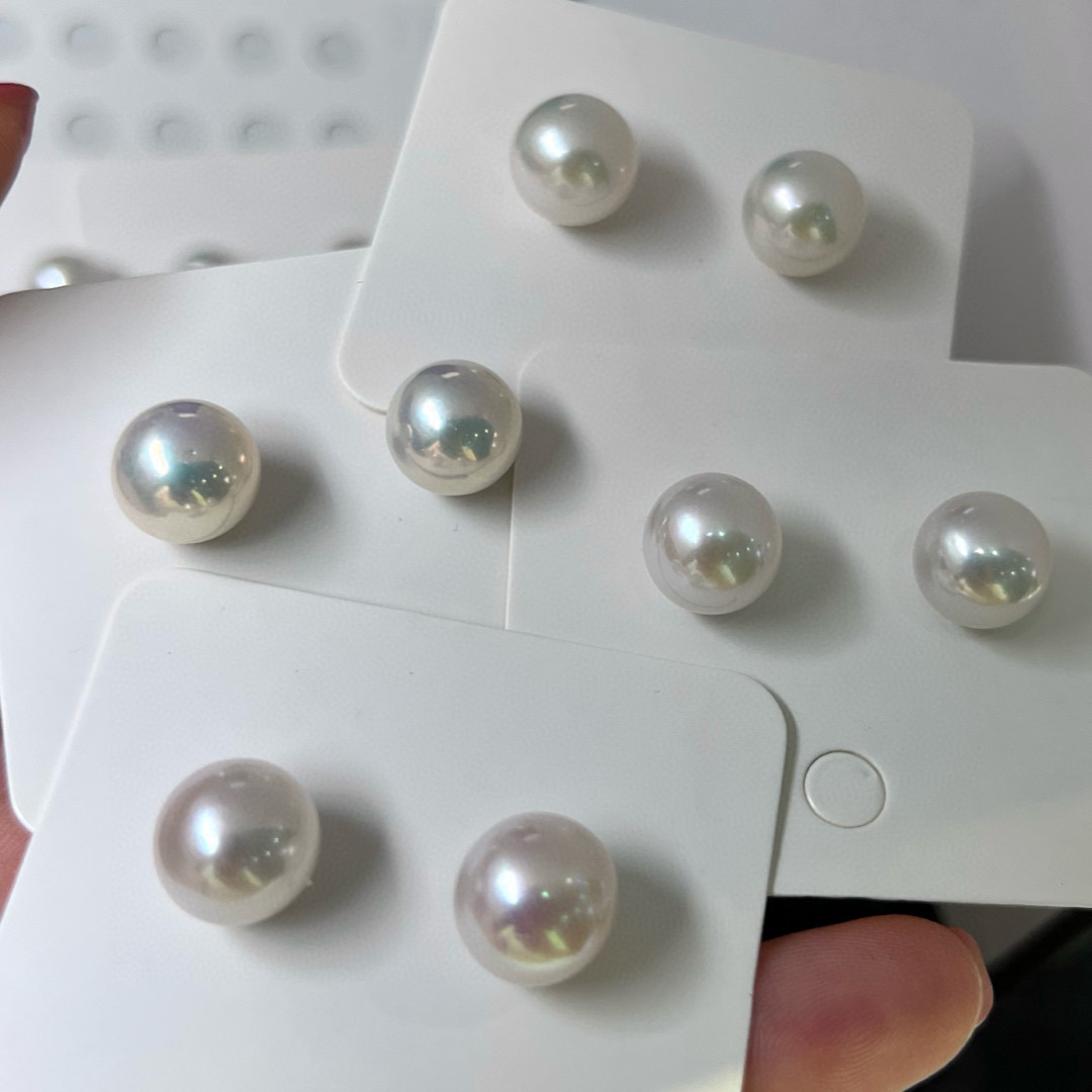 18K金天然淡水珍珠 赛澳白耳钉女款 珠光好 冷光10-11mm 正圆微瑕