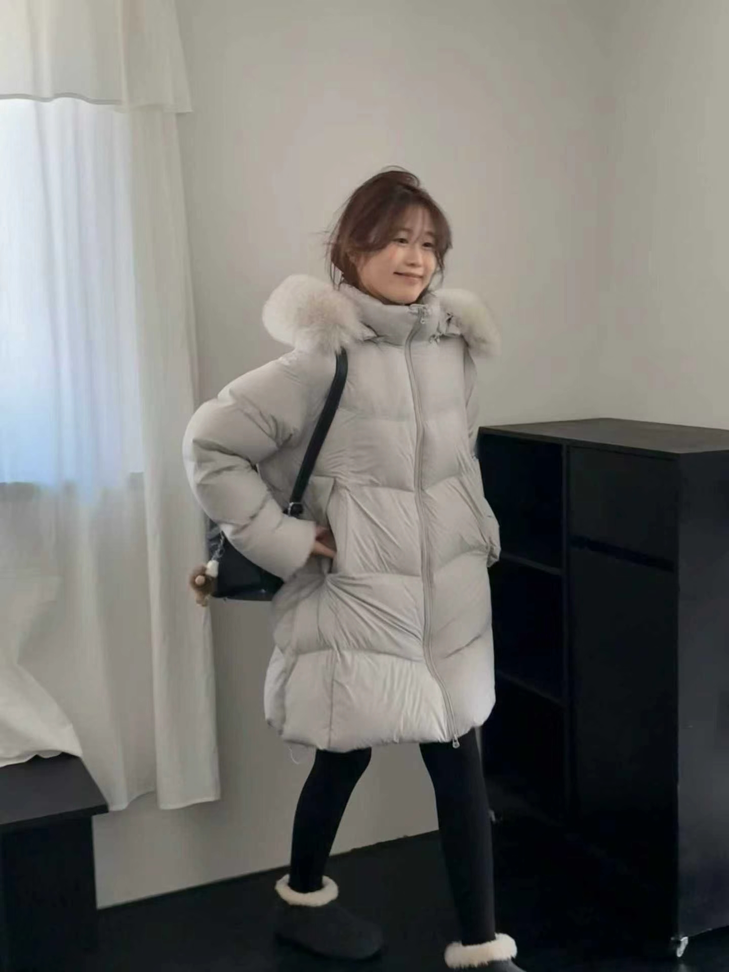 2025新款韩版时尚百搭连帽宽松显瘦羽绒服真毛领